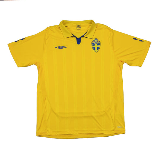 CULT KITS - 2009/10 SWEDEN HOME SHIRT (XL) UMBRO