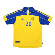 2000/02 Sweden Larsson #20 Home Shirt (L) Adidas