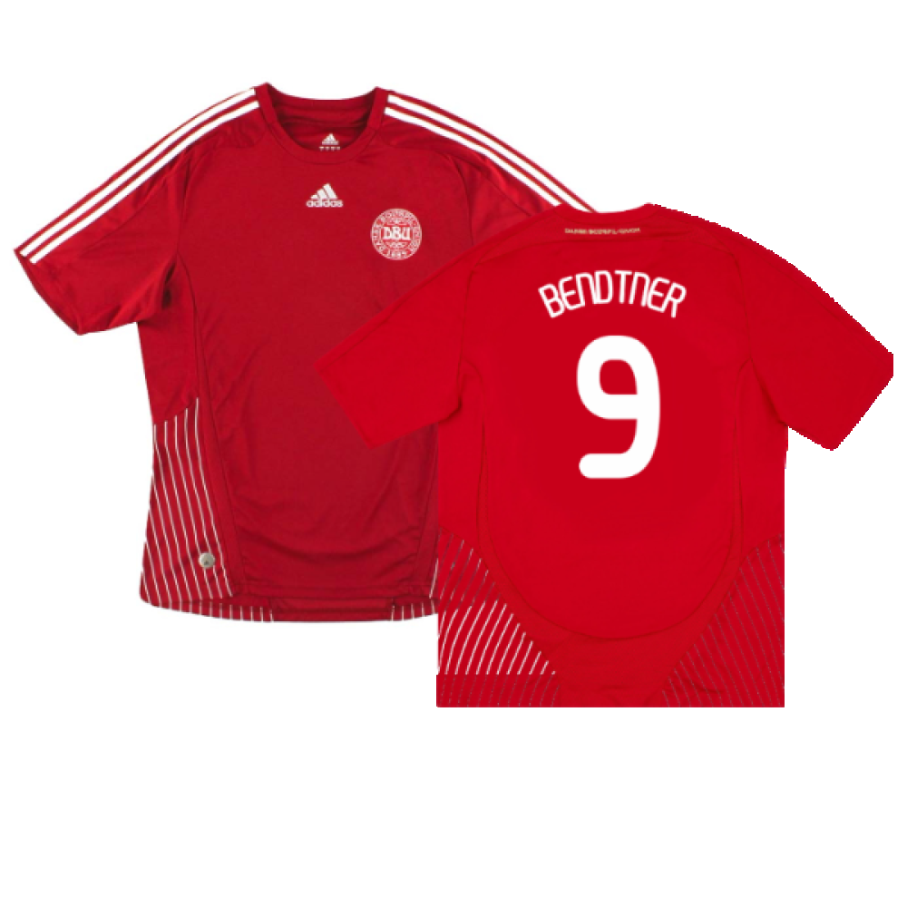 Denmark 2008-10 Home (Excellent) (Bendtner 9)_0